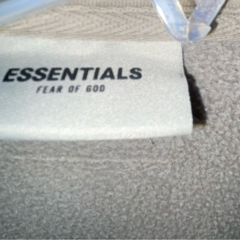Used essentials - Picture 2 of 4